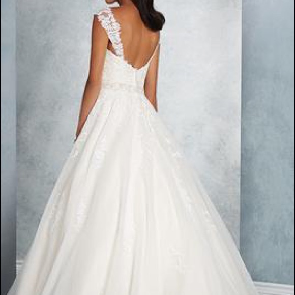 Alfred Angelo Wedding Dress - Picture 7 of 13